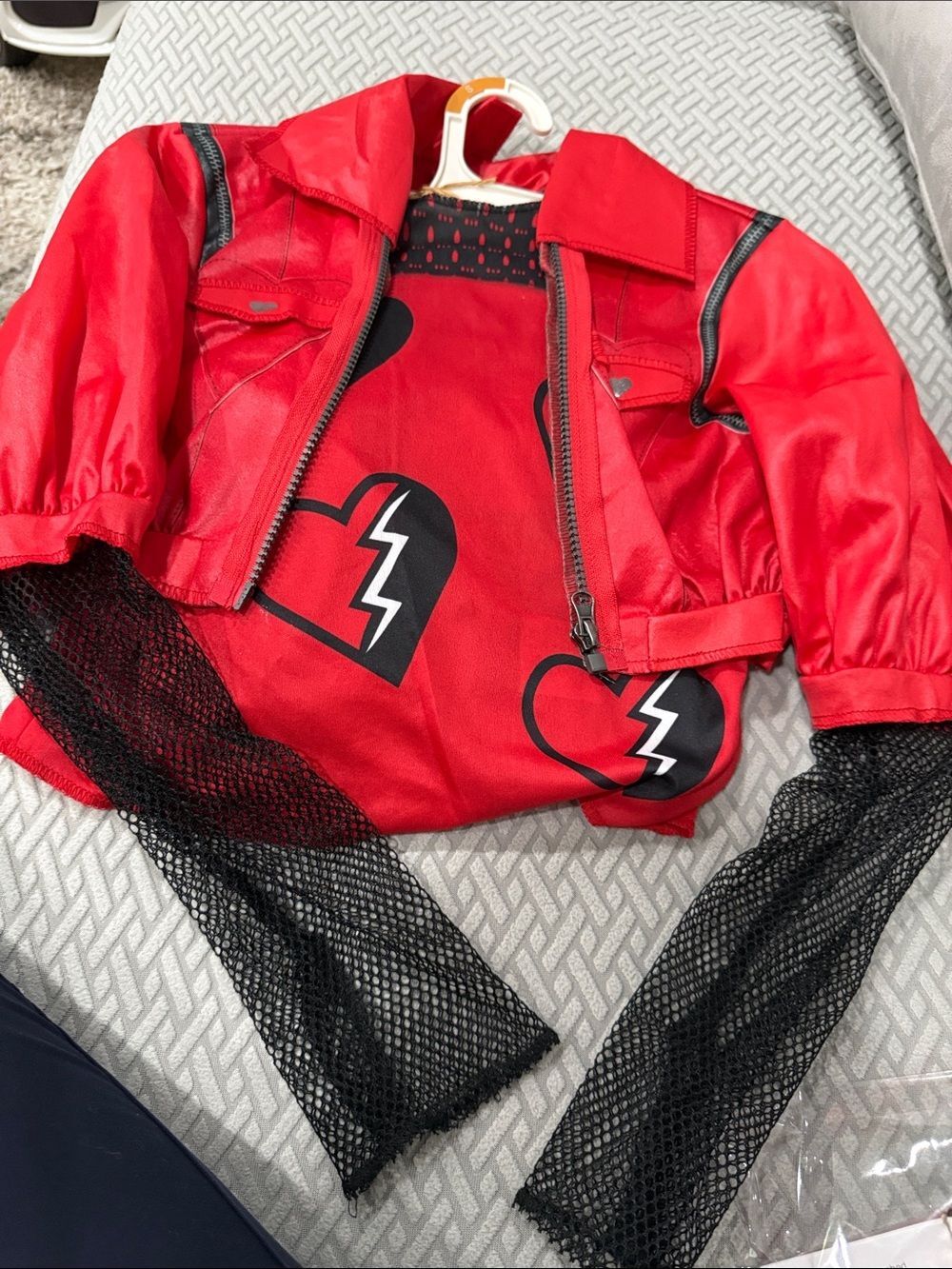 Disney Descendants 4 Deluxe The Rise Of Red Halloween Costume Small 4/6X - Picture 7 of 13